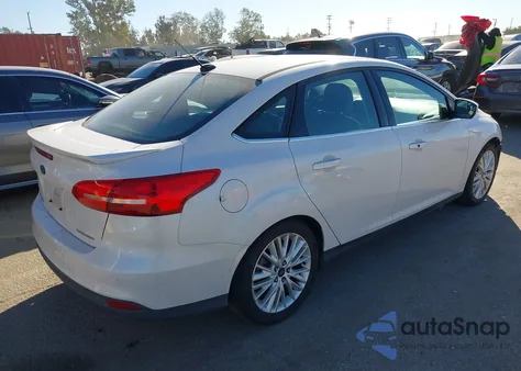 2015 Ford Focus Titanium из США, поврежденный, VIN 1FADP3J26FL369697